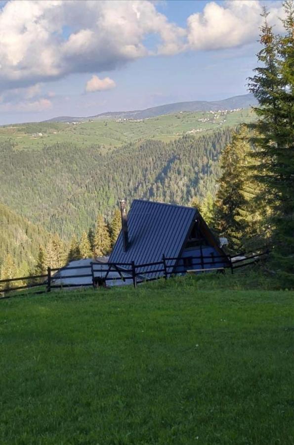 La Koltau A-Frame Hotell Mărişel Eksteriør bilde